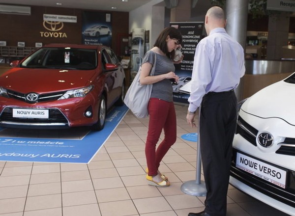 Europejczycy coraz chętniej wybierają Toyoty i Renault