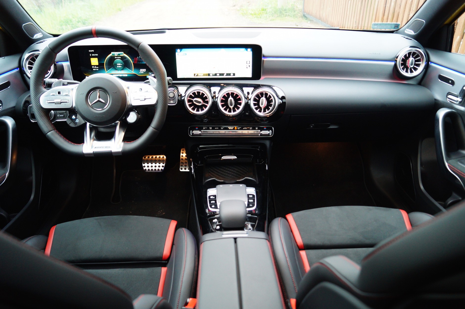 Mercedes-AMG A35 – bardzo szybka zabawka