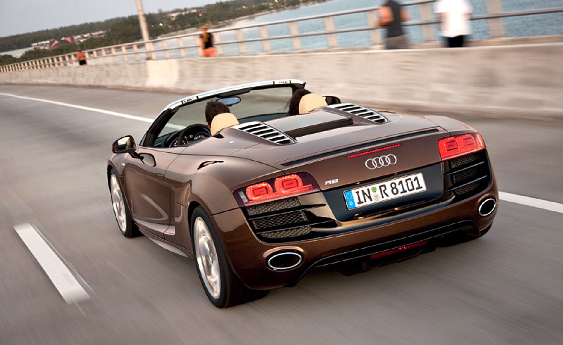 Audi R8 Spyder: V10 quattro inaczej