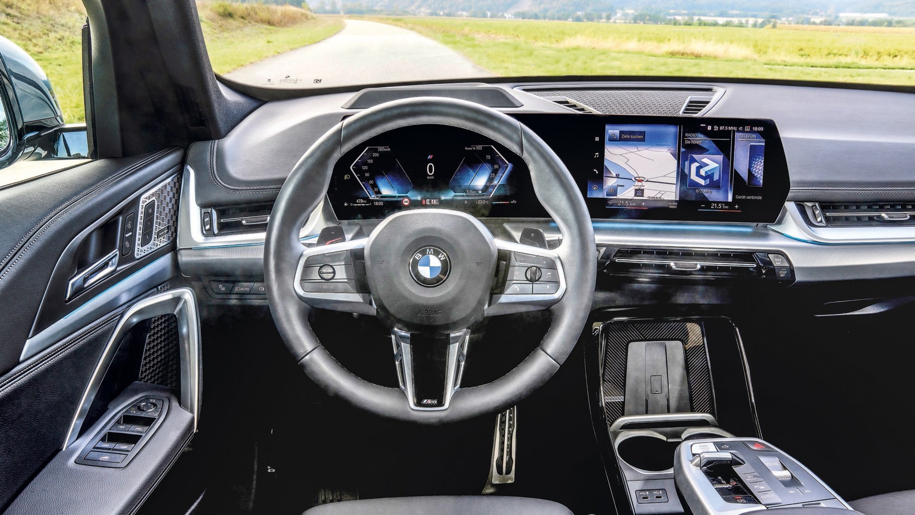 Kokpit nowego X2 zostanie prawie 1:1 przeniesiony z BMW X1 (2022)