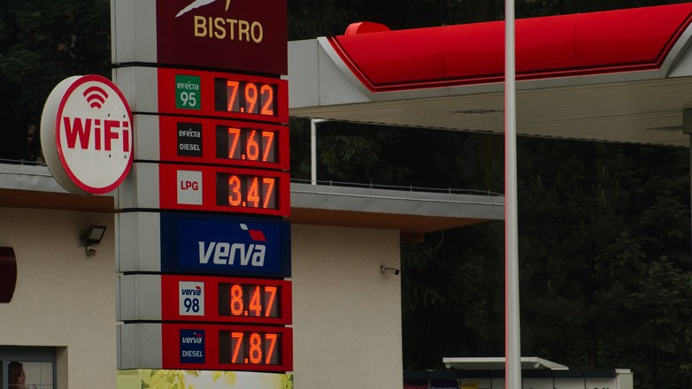 Są proste sposoby na oszczędzanie na paliwie. Nie tylko te zaproponowane przez Orlen