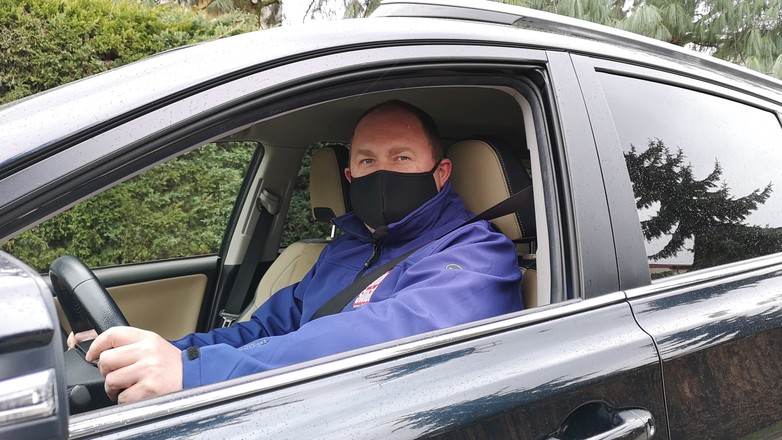 Kierowca w maseczce