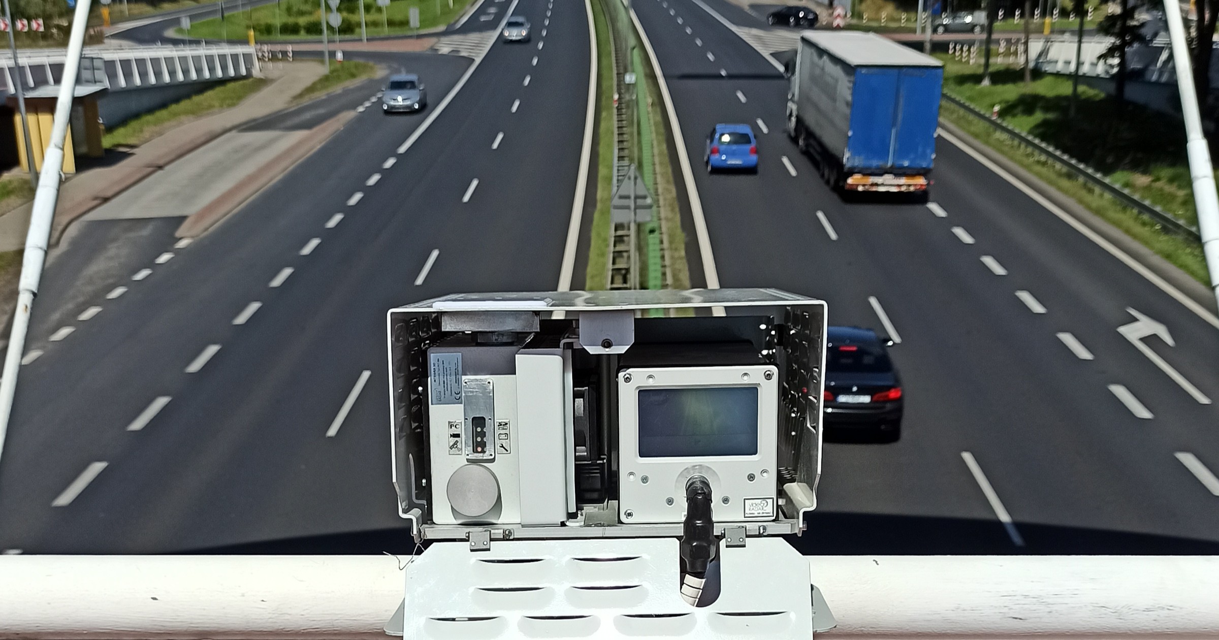 W Warszawie zaprezentowano możliwości nowego fotoradaru śledzącego – Integra 3D+