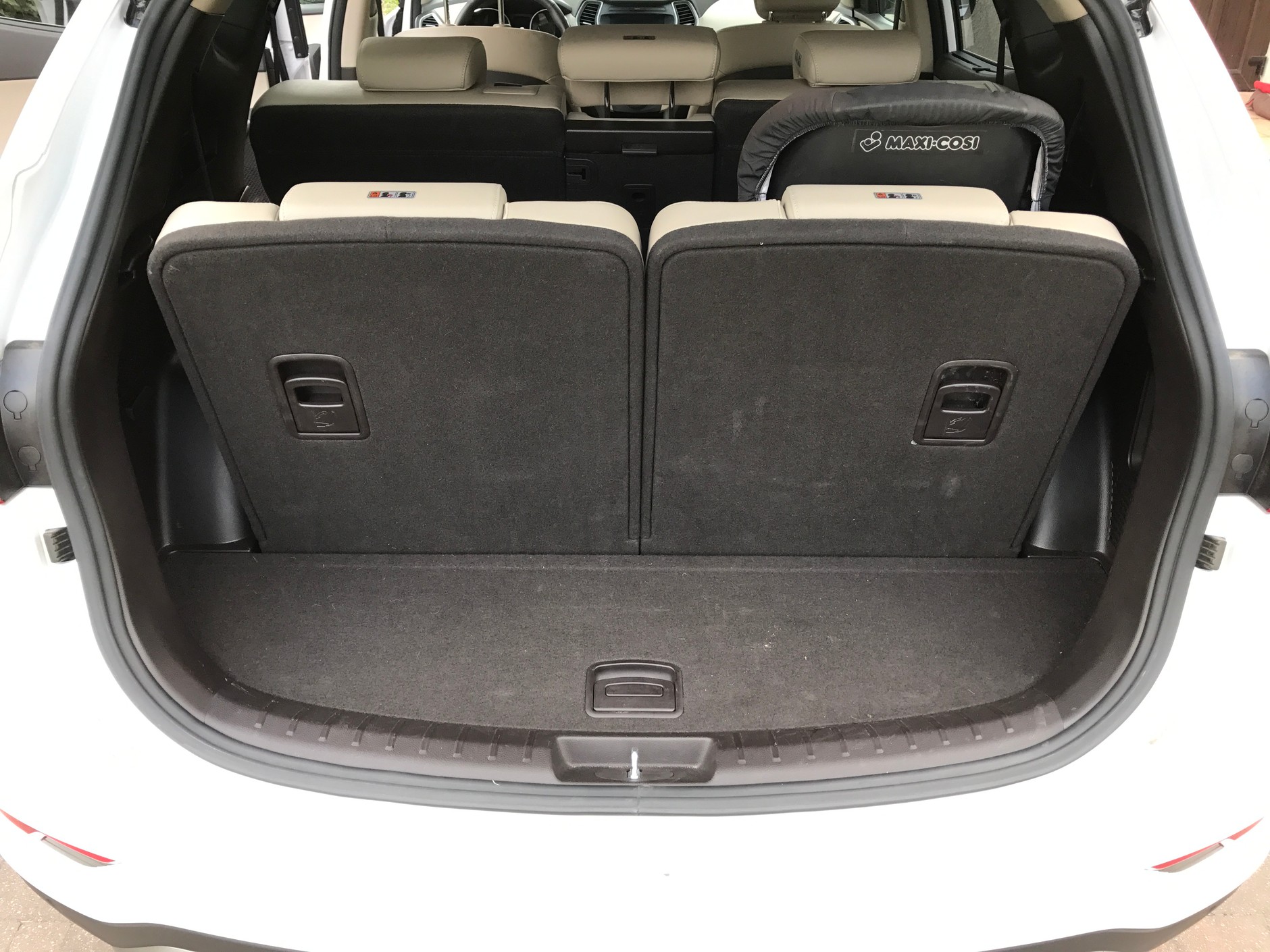 Wbrew pozorom duża walizka podróżna i parę toreb zmieści się bez problemu