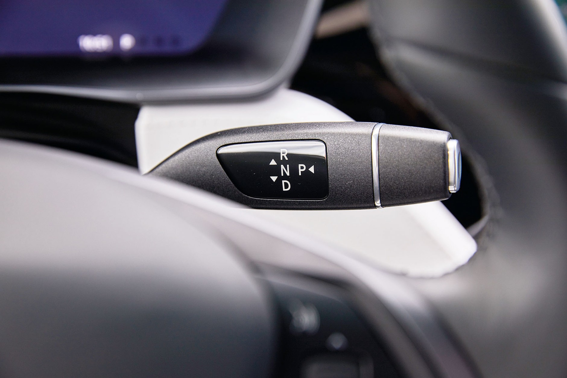 Tesla Model X kontra Audi e-tron - które elektryczne auto będzie lepszym wyborem?