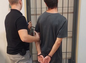 Chciał podwieźć kolegę. Ta przysługa bardzo źle się skończyła. "Osunął się na ziemię"