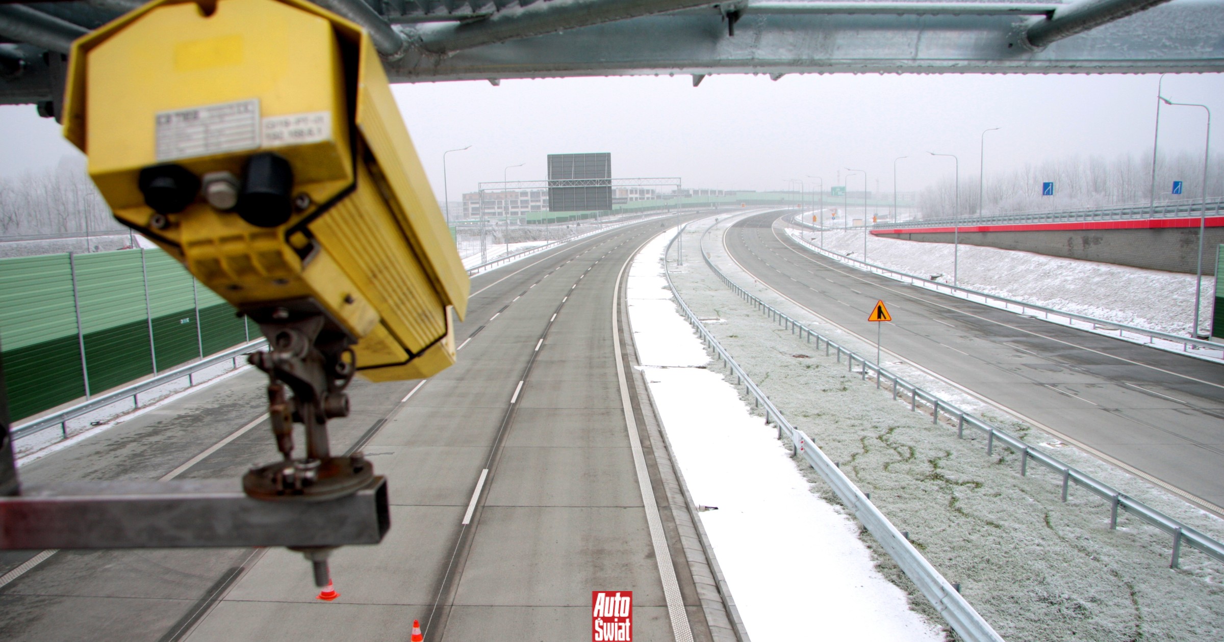 Podobno nowy odcinkowy pomiar prędkości na S2 działa jak fotoradar — każdemu mierzy prędkość na wjeździe. Naprawdę?