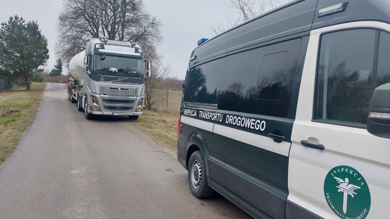 Odpoczywał podczas jazdy. na miejsce musiała przyjechać policja