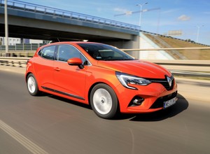 Z domu też można wybrać nowe auto – komfortowe zakupy u Renault