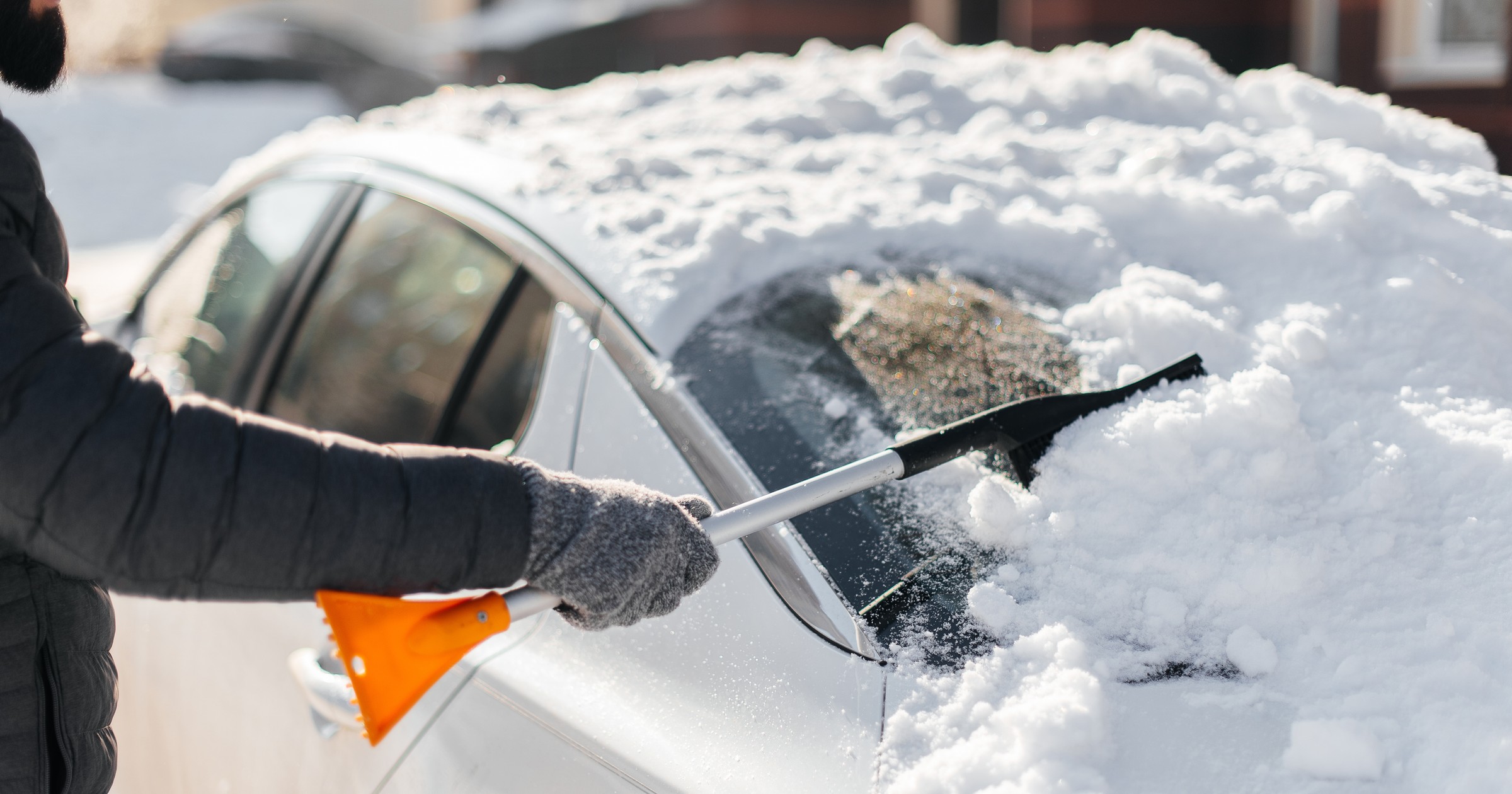 Odśnieżanie samochodu
