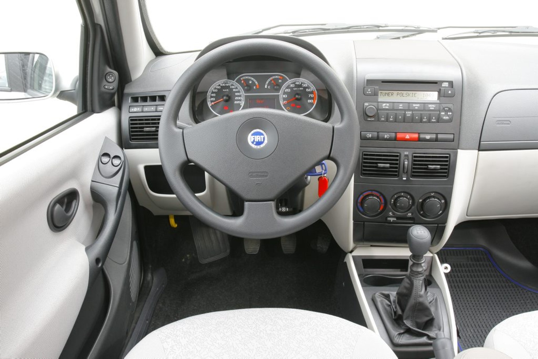 Fiat Albea – deska rozdzielcza