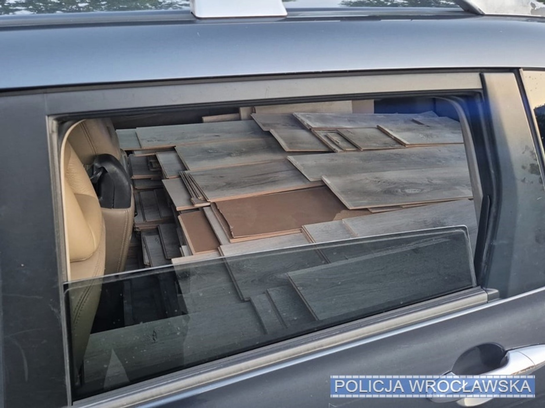 W Hondzie aż uginały się koła, ale prawdziwe "przeboje" zaczęły się, kiedy kierowca pokazał prawo jazdy