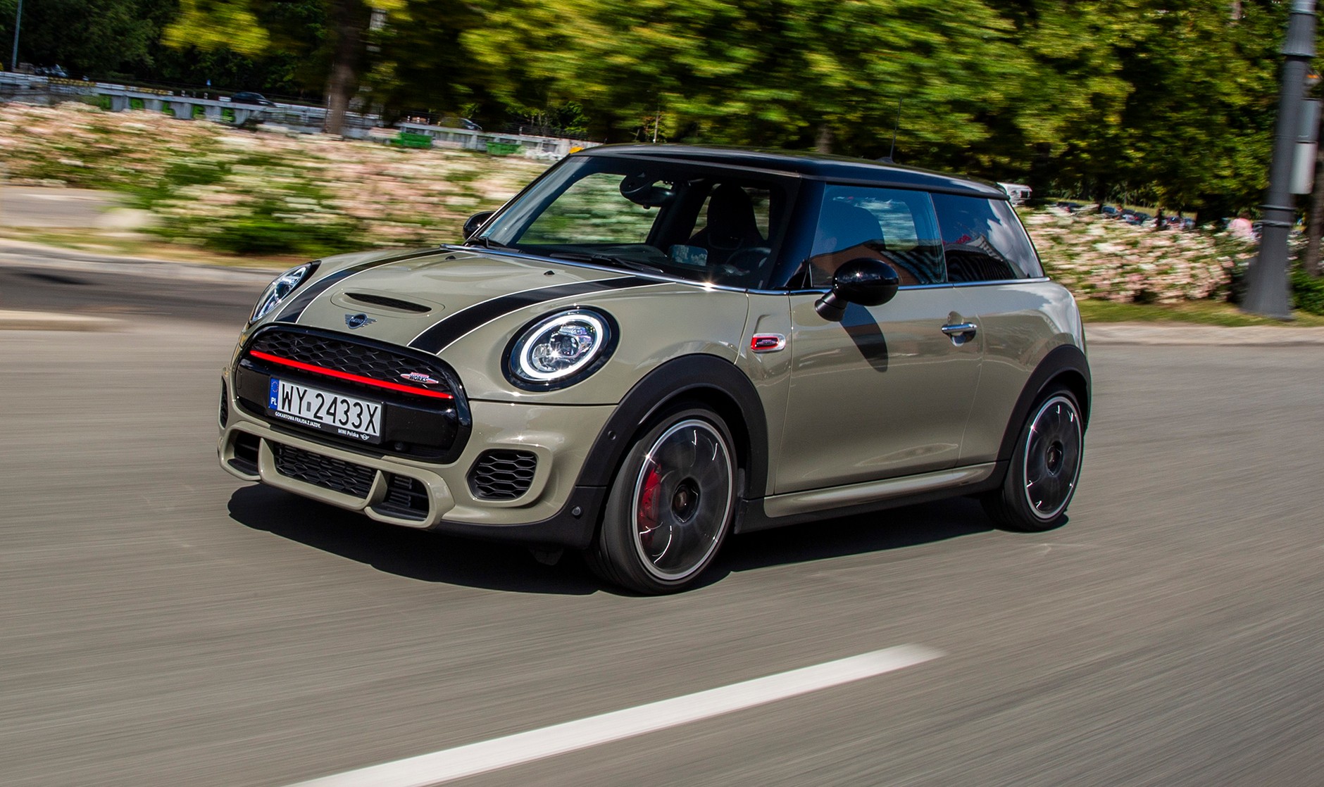 Mini Cooper 2.0 JCW - imponuje jazdą, wyglądem i ceną