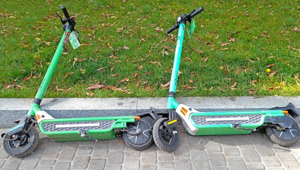 Prawie 2 tys. odholowanych hulajnóg i tylko 24 mandaty
