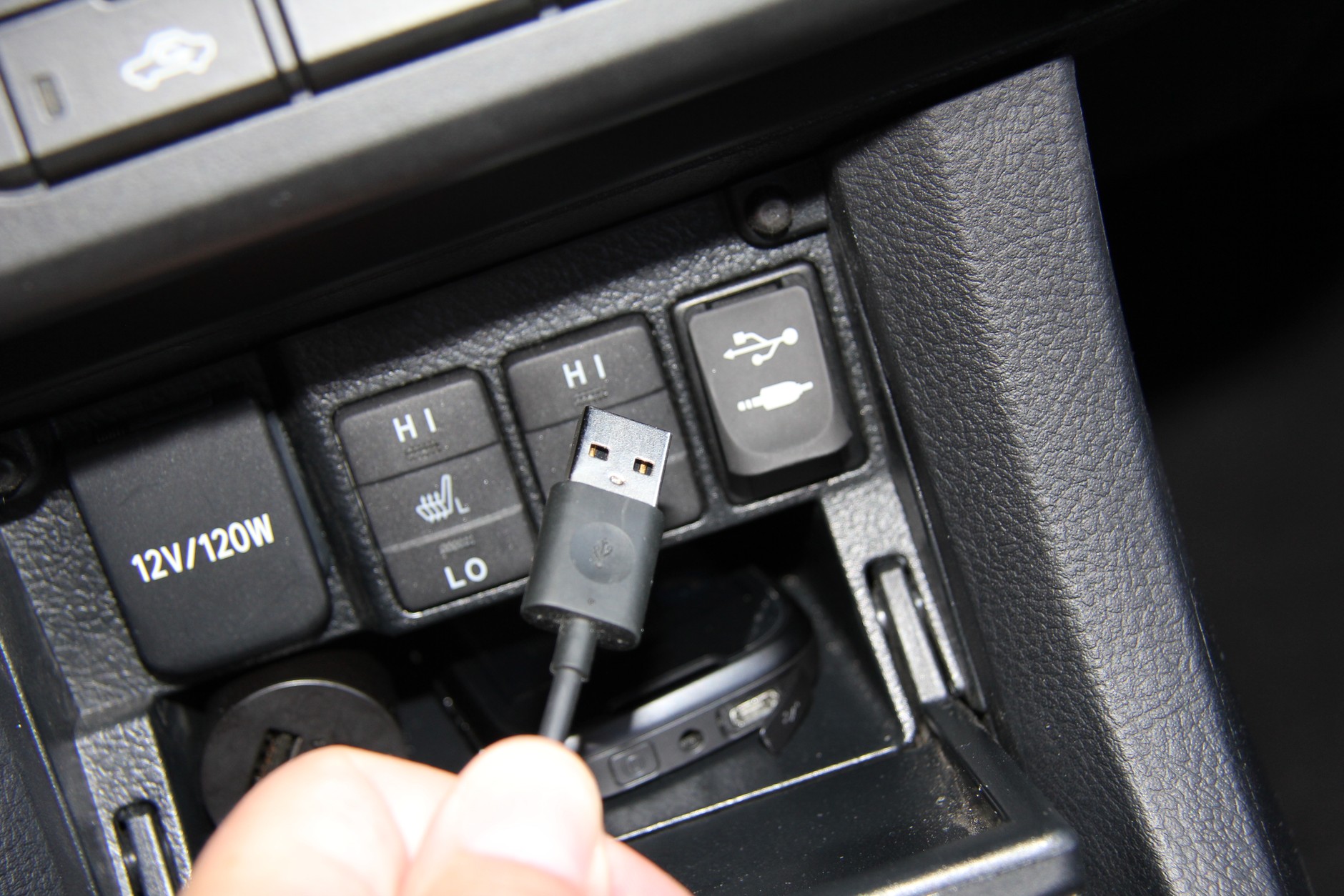 MirrorLink: połącz telefon kablem USB