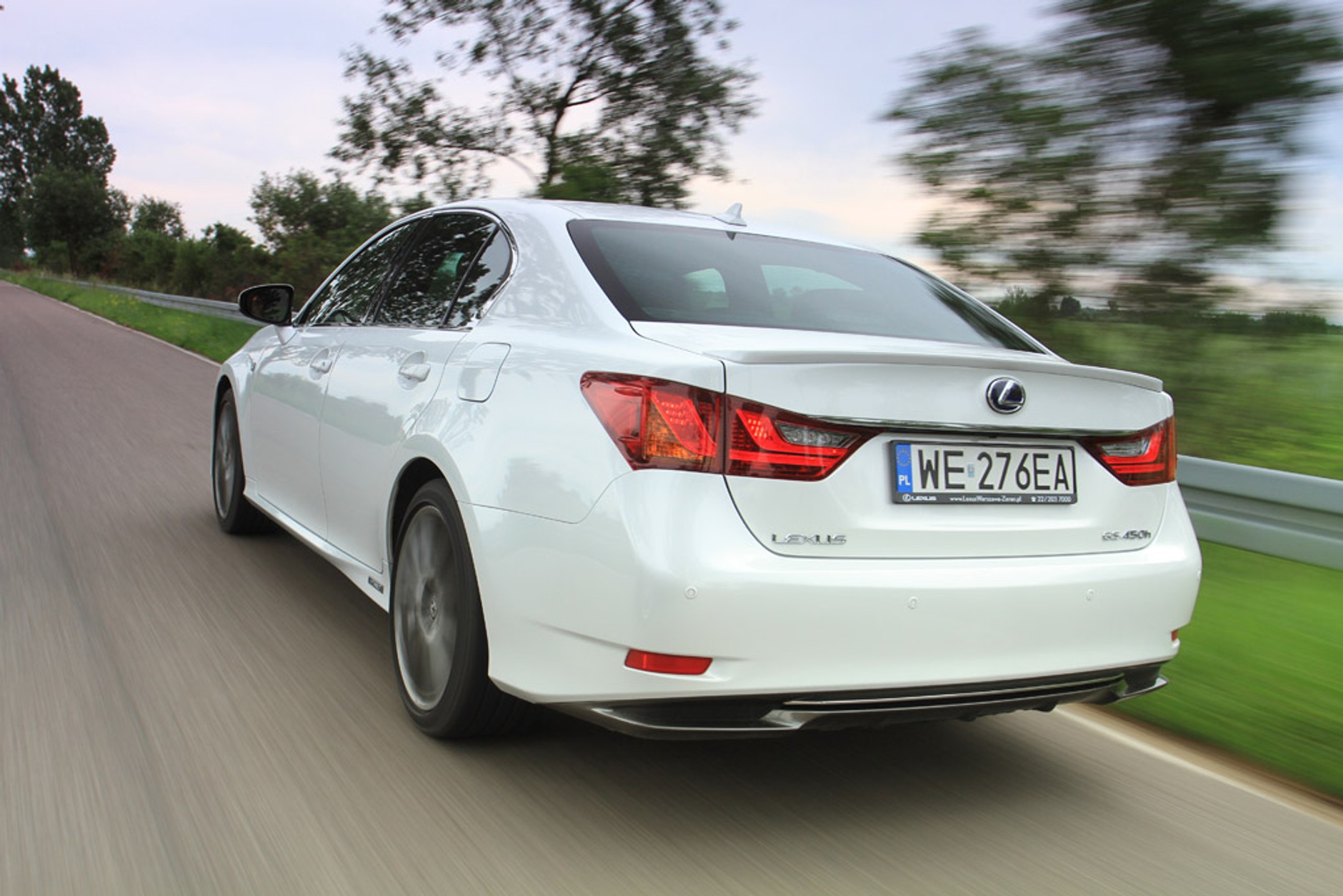 Lexus GS 450h: sportowy i multimedialny