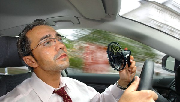 Lepiej nie zostawiaj tego w aucie podczas upałów!