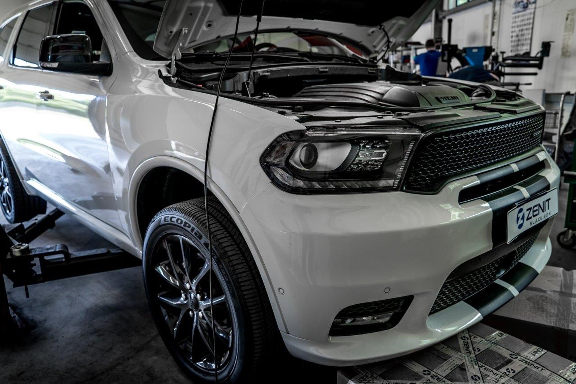 Instalacja LPG Zenit (model Black Box) w aucie Dodge Durango