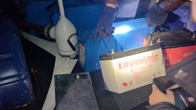 Fan fotowoltaiki kradł akumulatory z przydrożnych urządzeń