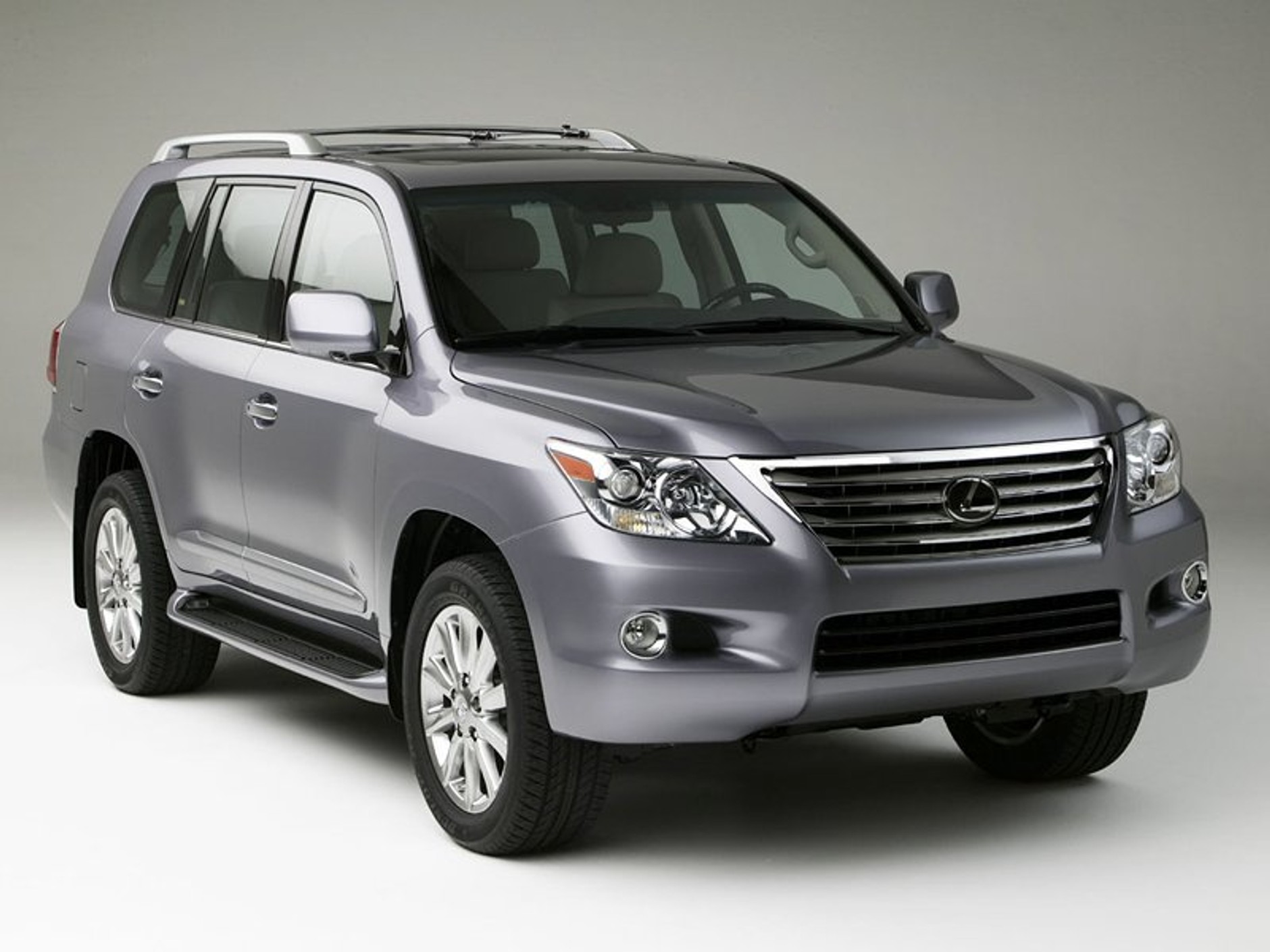Lexus LX 570 nowa kreacja na temat Land Cruisera