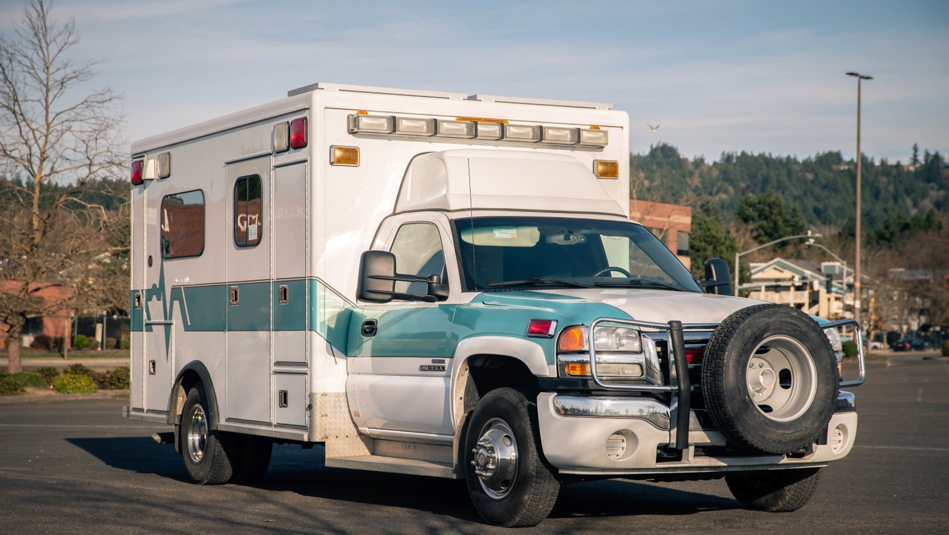 GMC 3500 4x4 – karetka jako kamper
