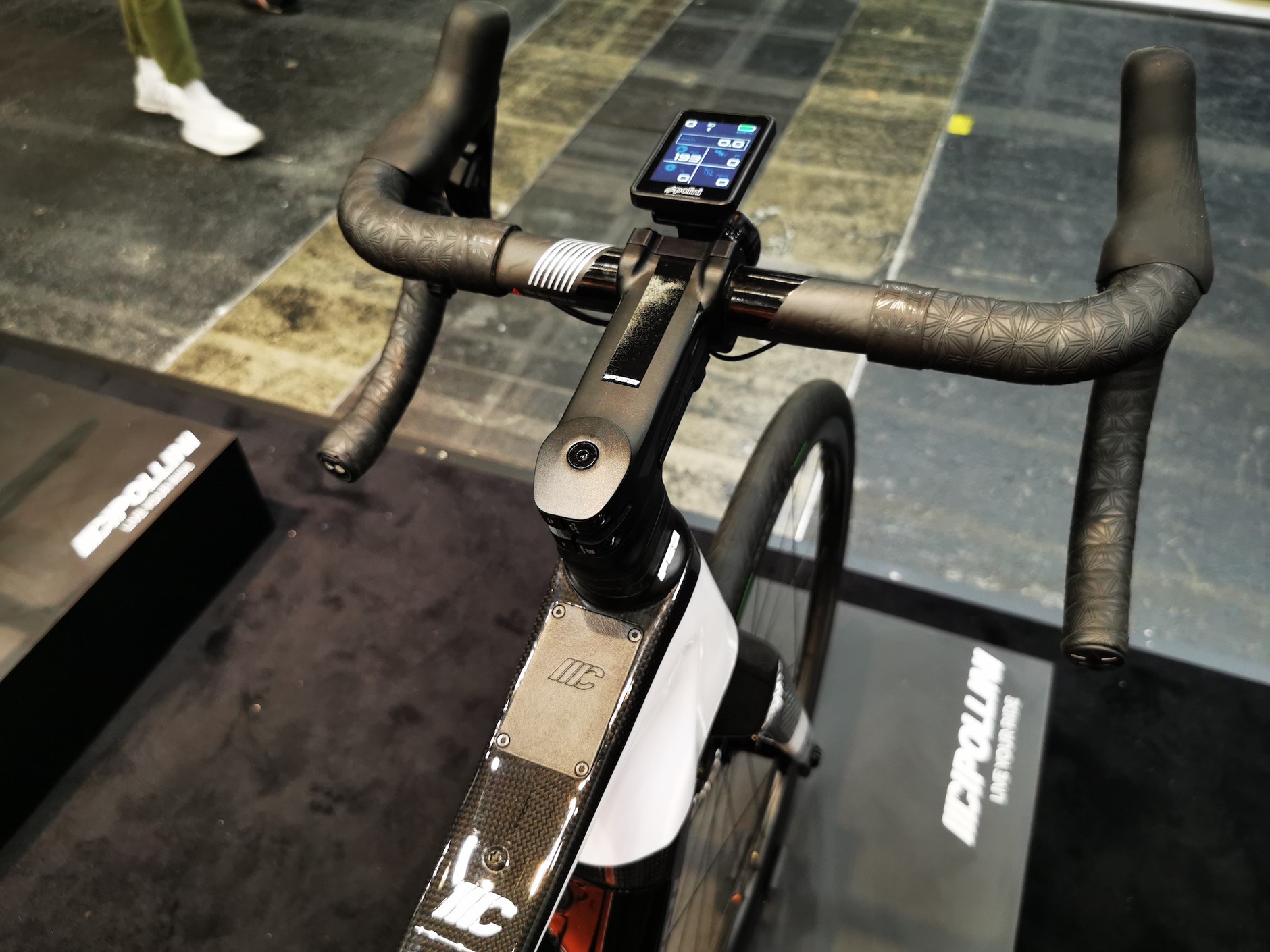 Targi Eurobike 2023 we Frankfurcie: szosa Cipollini, kokpit z wyświetlaczem