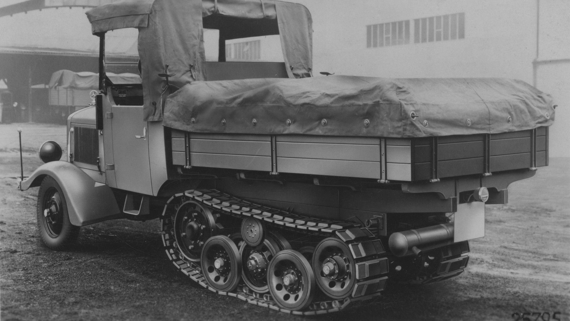 Półgąsienicowy pojazd ciężarowy Daimler-Benz LR-75 "Zwitter"