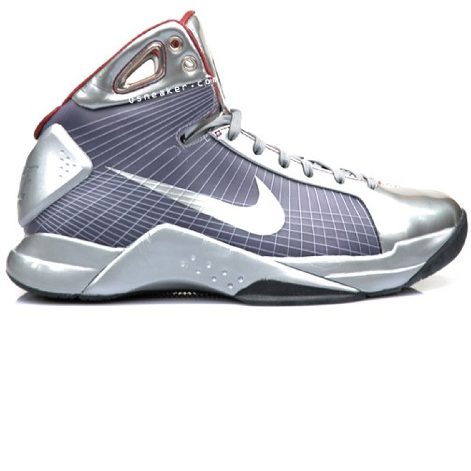 Aston Martin uszył buty dla Kobe Bryanta