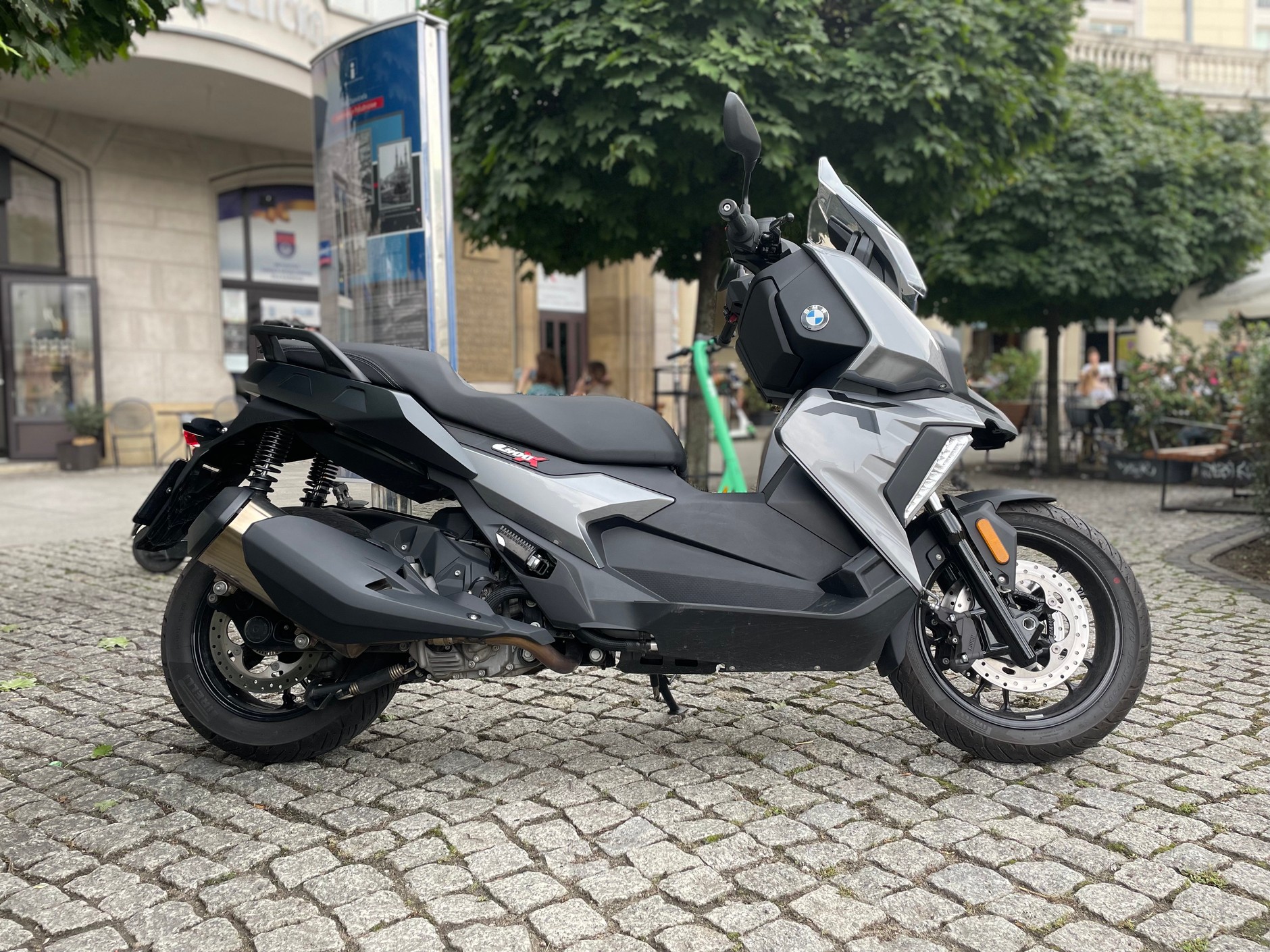 Elektryczny czy "normalny"? Sprawdziłem skutery BMW C 400 X i BMW CE 04