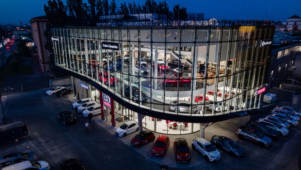 Sprzedaż nowych aut w pierwszym półroczu 2021 r. - liderem marka japońska