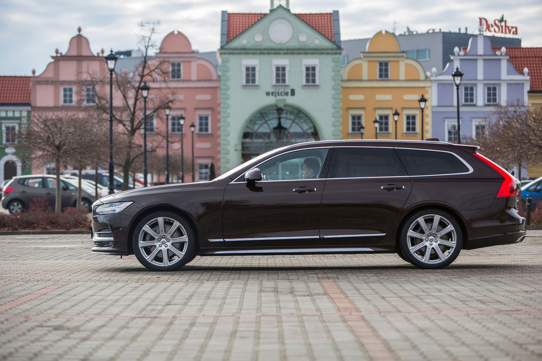 Volvo V90 D5 AWD - pięć metrów dobrego stylu