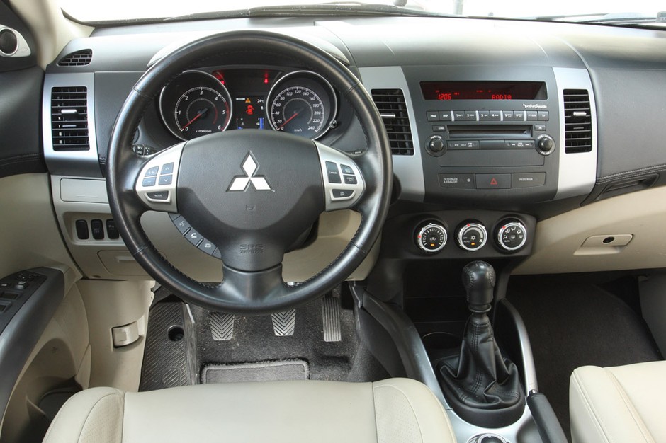Mitsubishi Outlander: Duży, ładny...  terenowy?