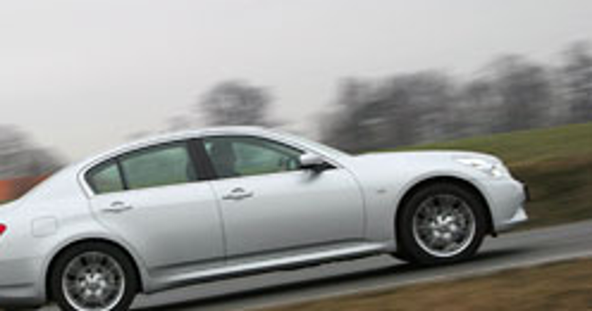 Infiniti G37x - konkurencja nie śpi