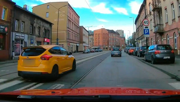 Myślał, że jest bezkarny. Inny kierowca go nagrał i przekazał dowody policji