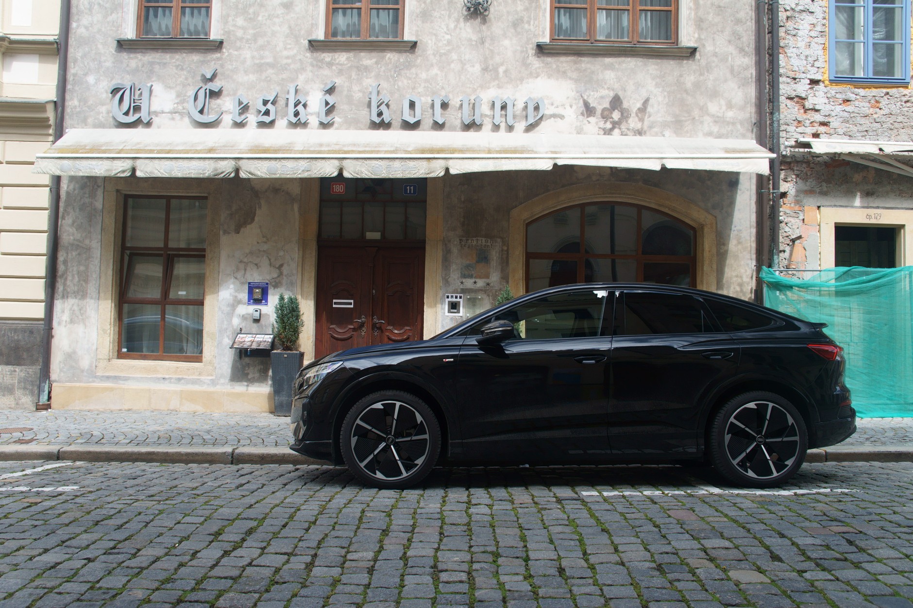 Testujemy koszty ładowania na trasie z Audi Q4 e-tron Sportback