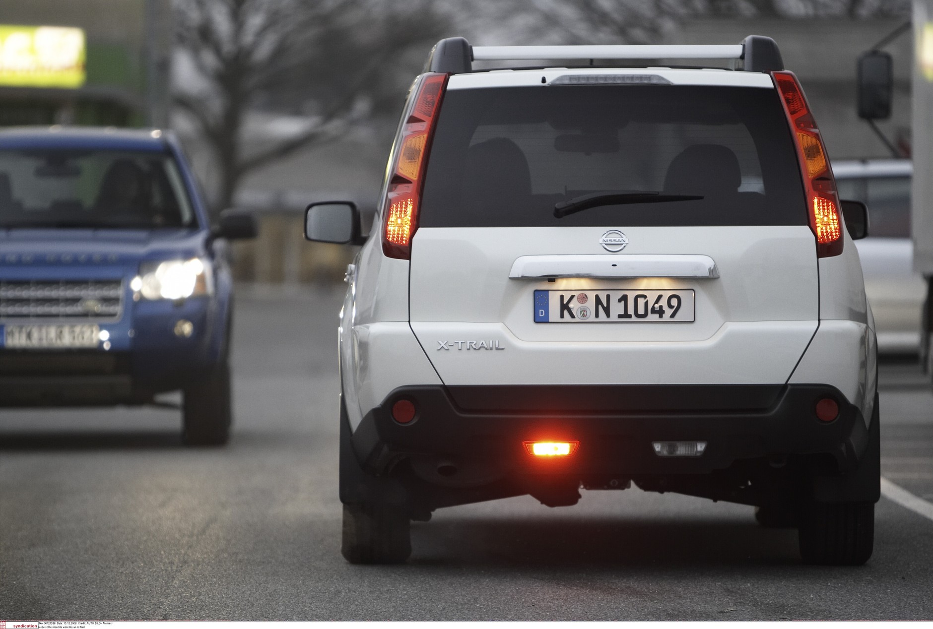 Włącz światła tylne we mgle, gdy widoczność spadnie poniżej 50m!