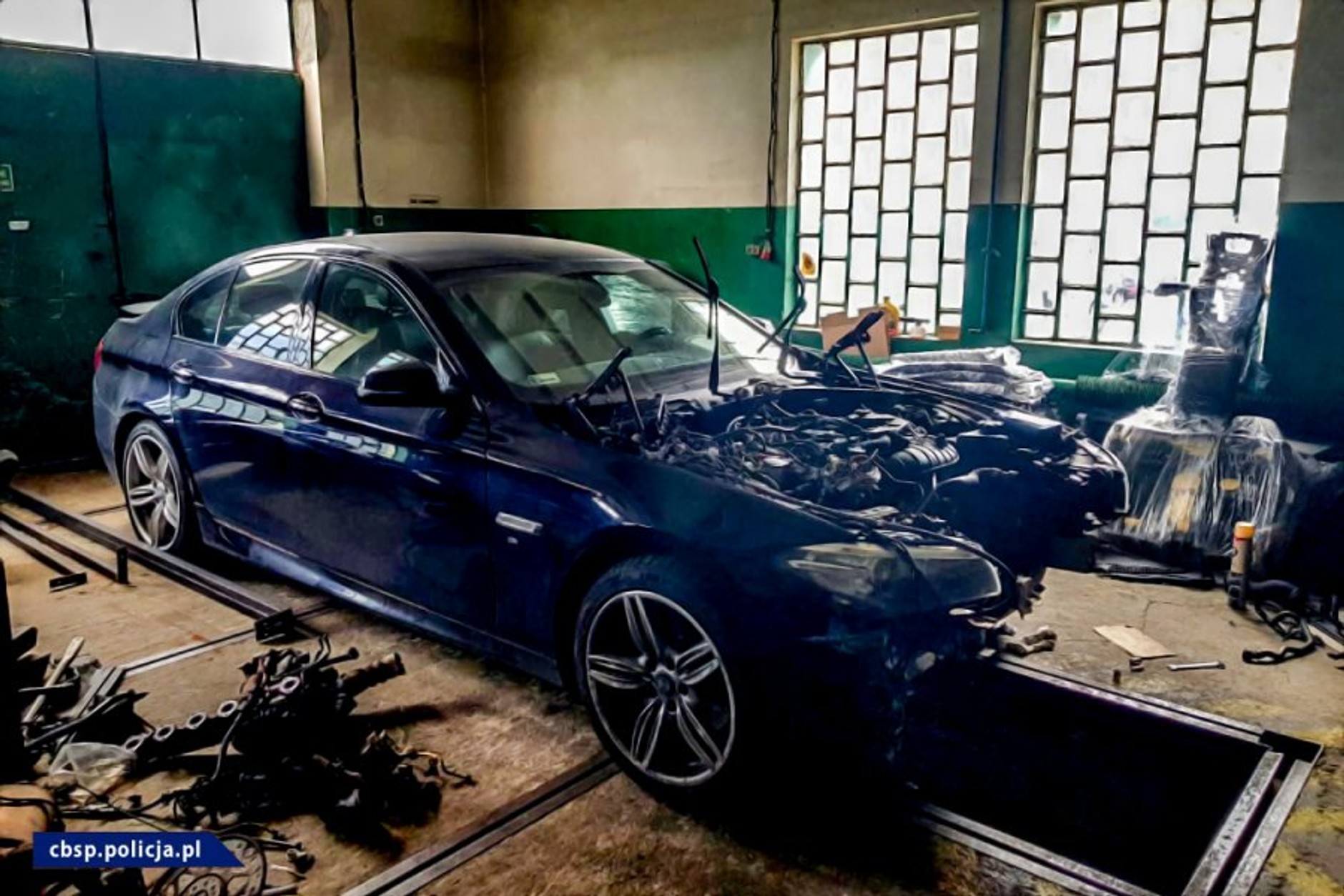 Prokuratura w Gdańsku, funkcjonariusze Centralnego Biura Śledczego Policji oraz urzędnicy Krajowej Administracji Skarbowej - wspólna akcja kontroli sprowadzanych aut