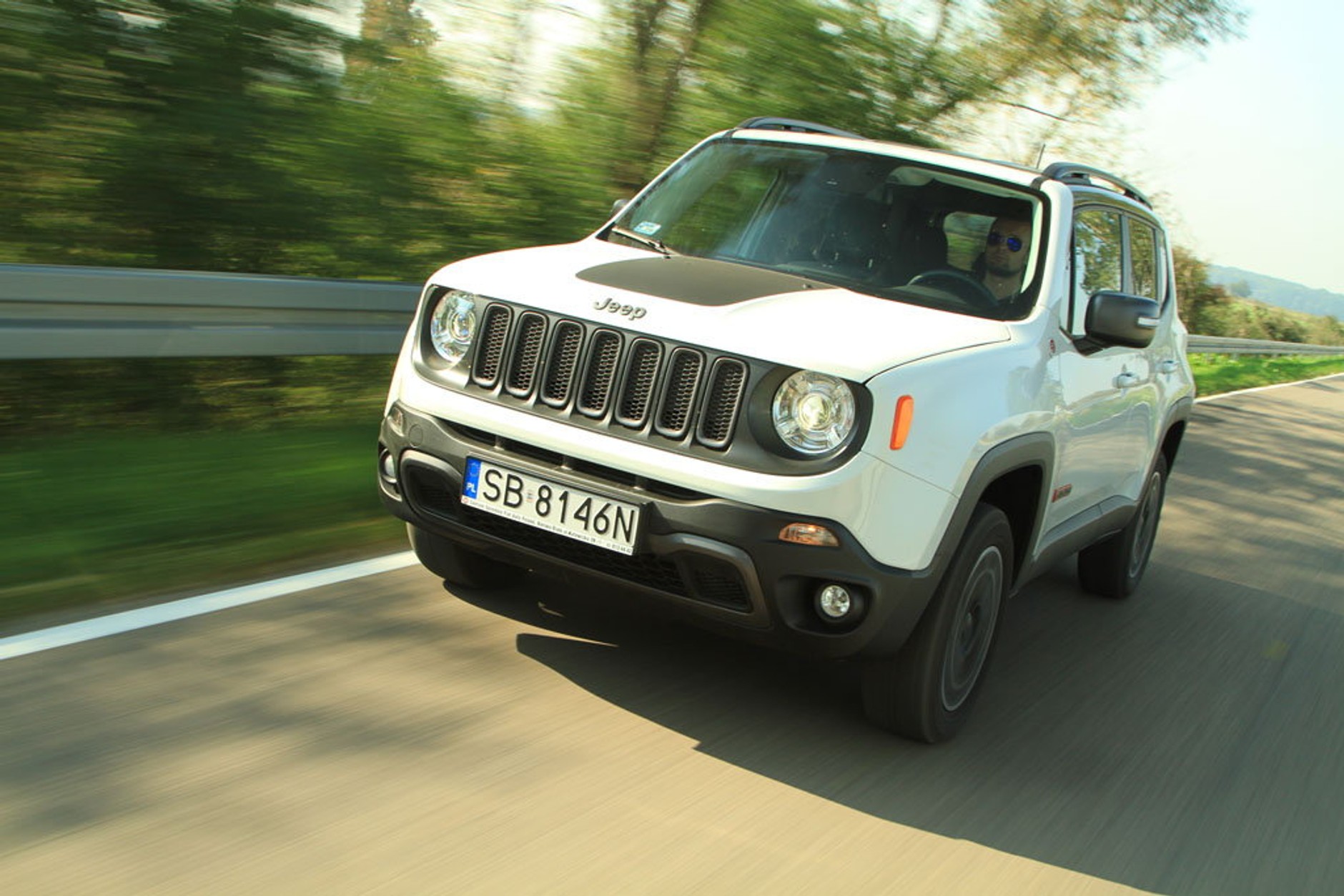 Jeep Renegade ma sprawdzone jednostki napędowe, ciekawy wygląd i nawet zdaje egzamin w terenie. To ciekawy wybór