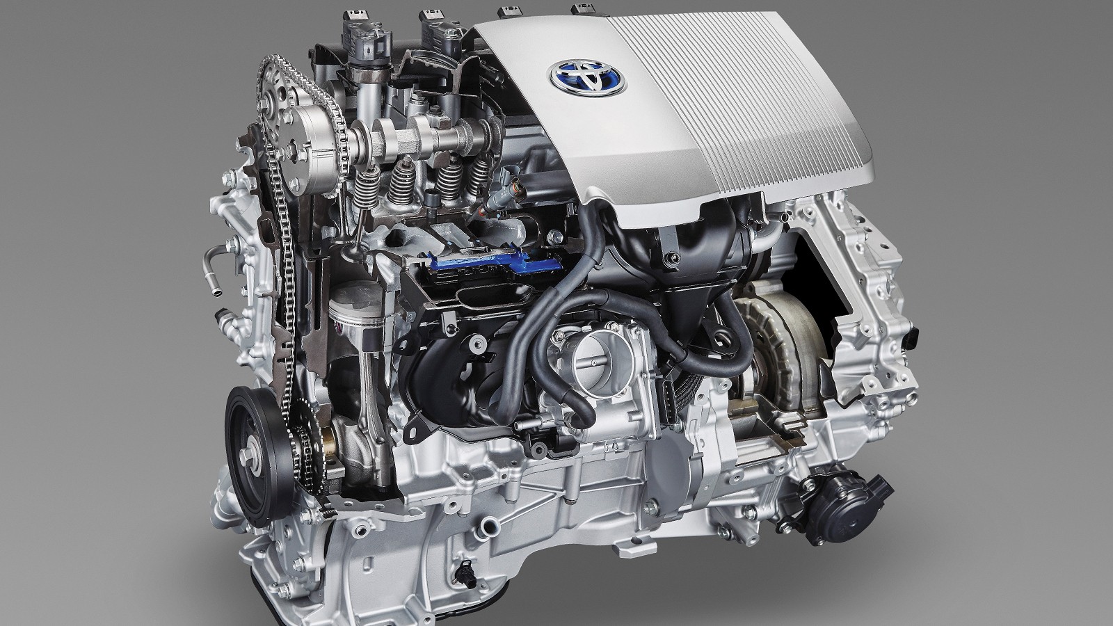 1.8 Hybrid – skupiony na oszczędzaniu. Benzynowa jednostka 1.8 była stosowana w licznych modelach: Prius (od 3. generacji), Auris, C-HR, a także w najnowszej Corolli. Pracujący w cyklu Atkinsona motor został specjalnie opracowany pod kątem współpracy z hybrydą – jest mało wysilony i bardzo trwały.