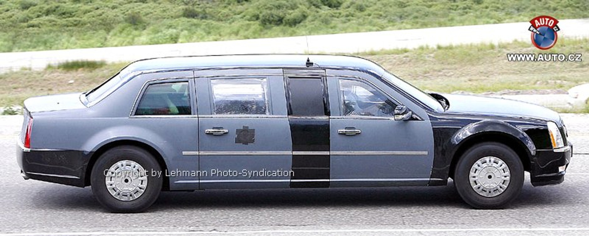 Zdjęcia szpiegowskie: Nowy Cadillac One – dla Obamy czy McCaina?