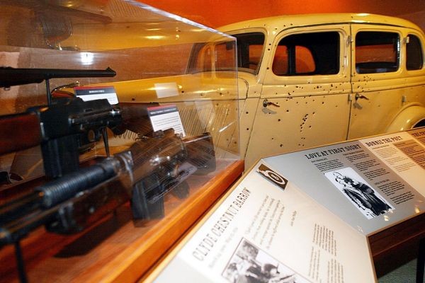 Ford V8 B-400 Clyde'a Barrowa