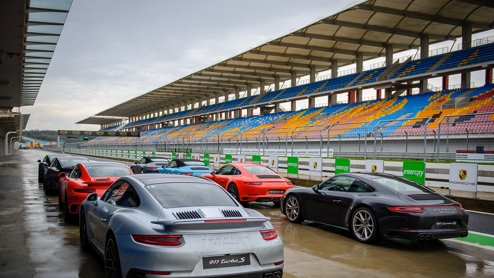 Porsche Carrera S i Turbo S na torze Istanbul Park