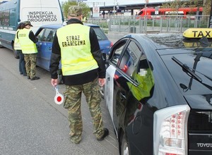 Zmasowana akcja policji i czterech innych służb. Kontrolowano taksówki na aplikacje. Trafiono na maczetę