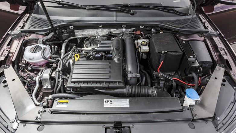 Porównanie: Mazda 6 2.0 Skyactiv-G, Mercedes C160, Skoda Superb 1.4 TSI ACT, Volkswagen Passat 1.4 TSI ACT