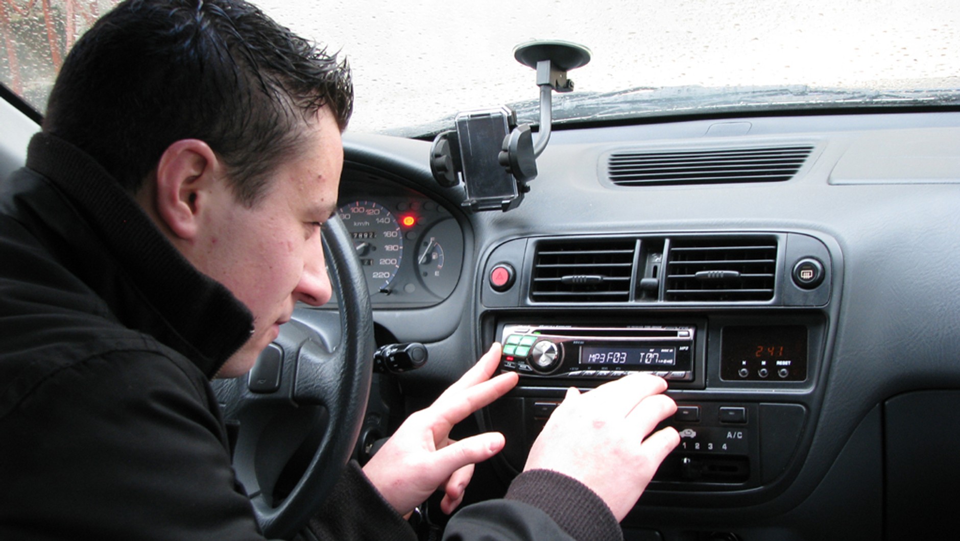 Radio od A do Z: Czyli, oznaczenia funkcji w sprzęcie samochodowym