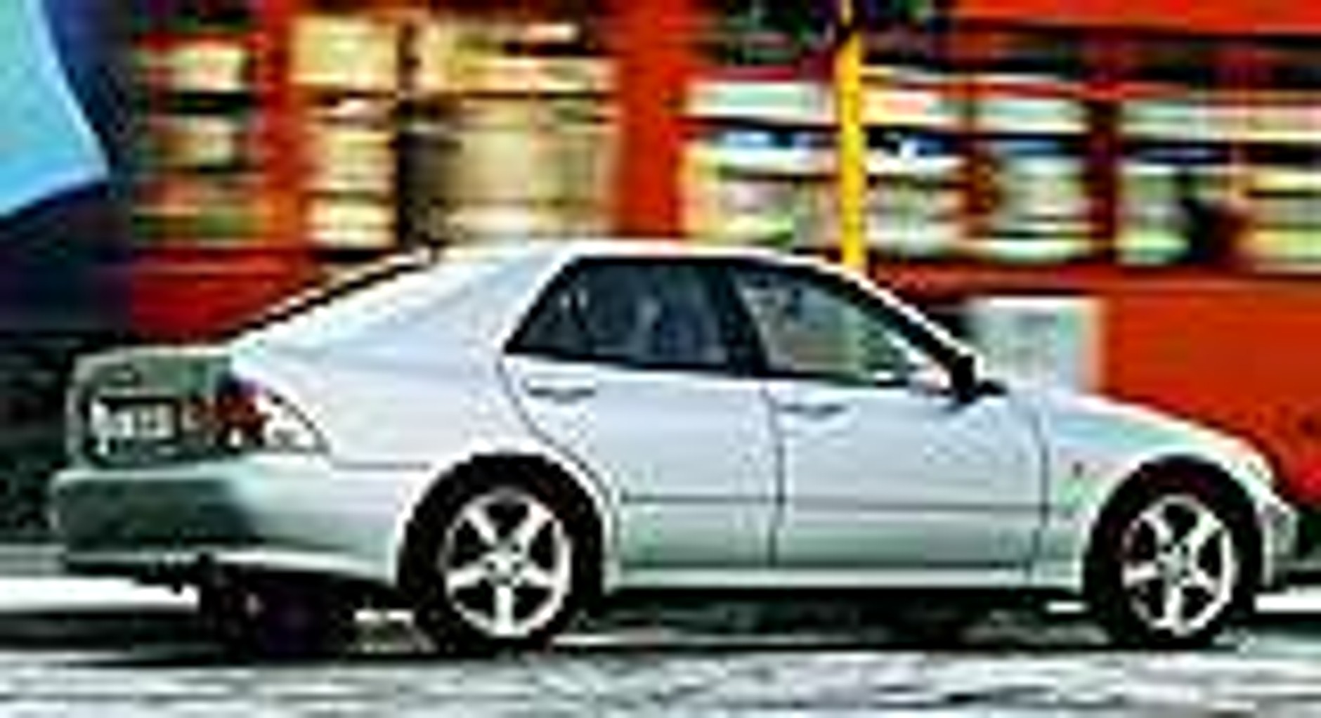 Mały, mocny, lexusowy