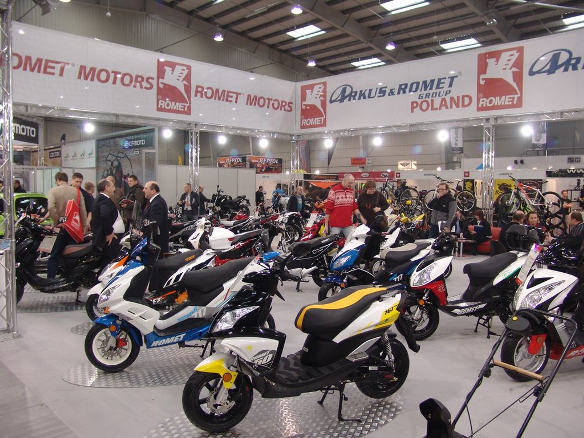 III Ogólnopolska Wystawa Motocykli i Skuterów: premiery i atrakcyjne hostessy (galeria)