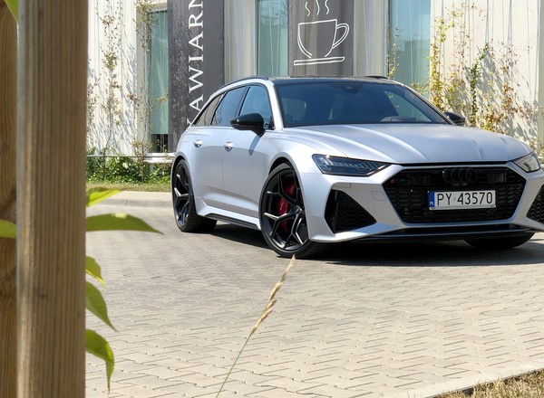 Audi RS 6 Avant Performance. Kto powiedział, że kombi musi być nudne?