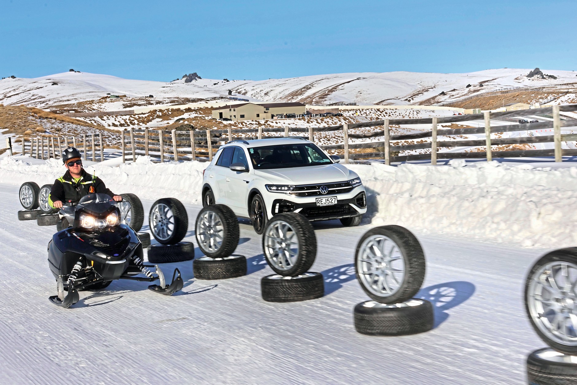 Opony zimowe testujemy w naprawdę trudnych warunkach – żeby znaleźć zimę, zanim trafi ona do Polski, podróżujemy często tysiące kilometrów. 