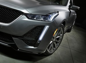 Cadillac CT5 – sedan tak łatwo nie umiera